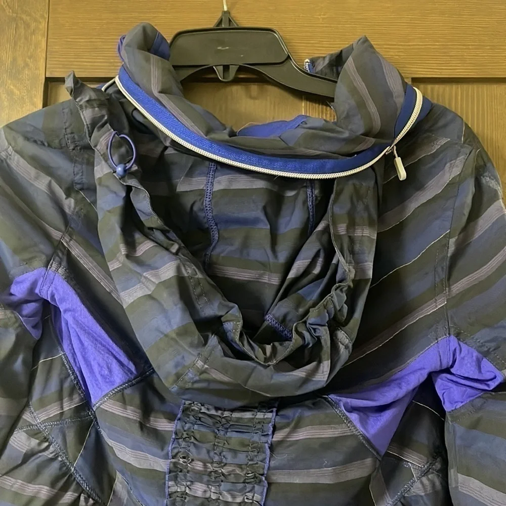 lululemon athletica euc hood